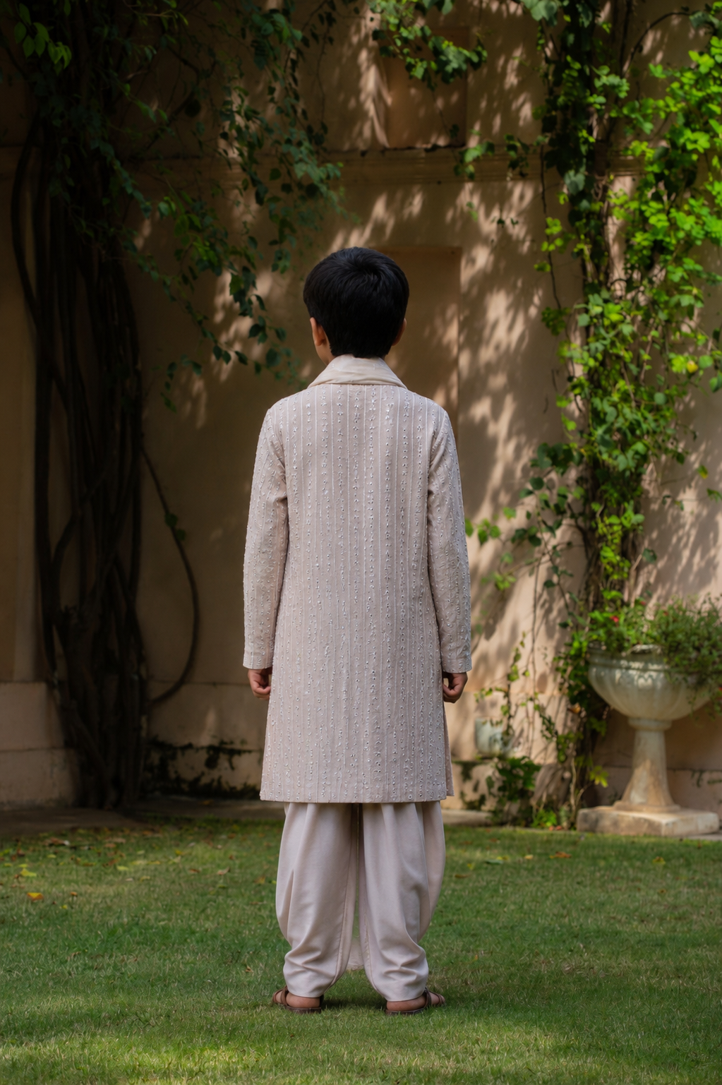 AVYUKT KURTA SET
