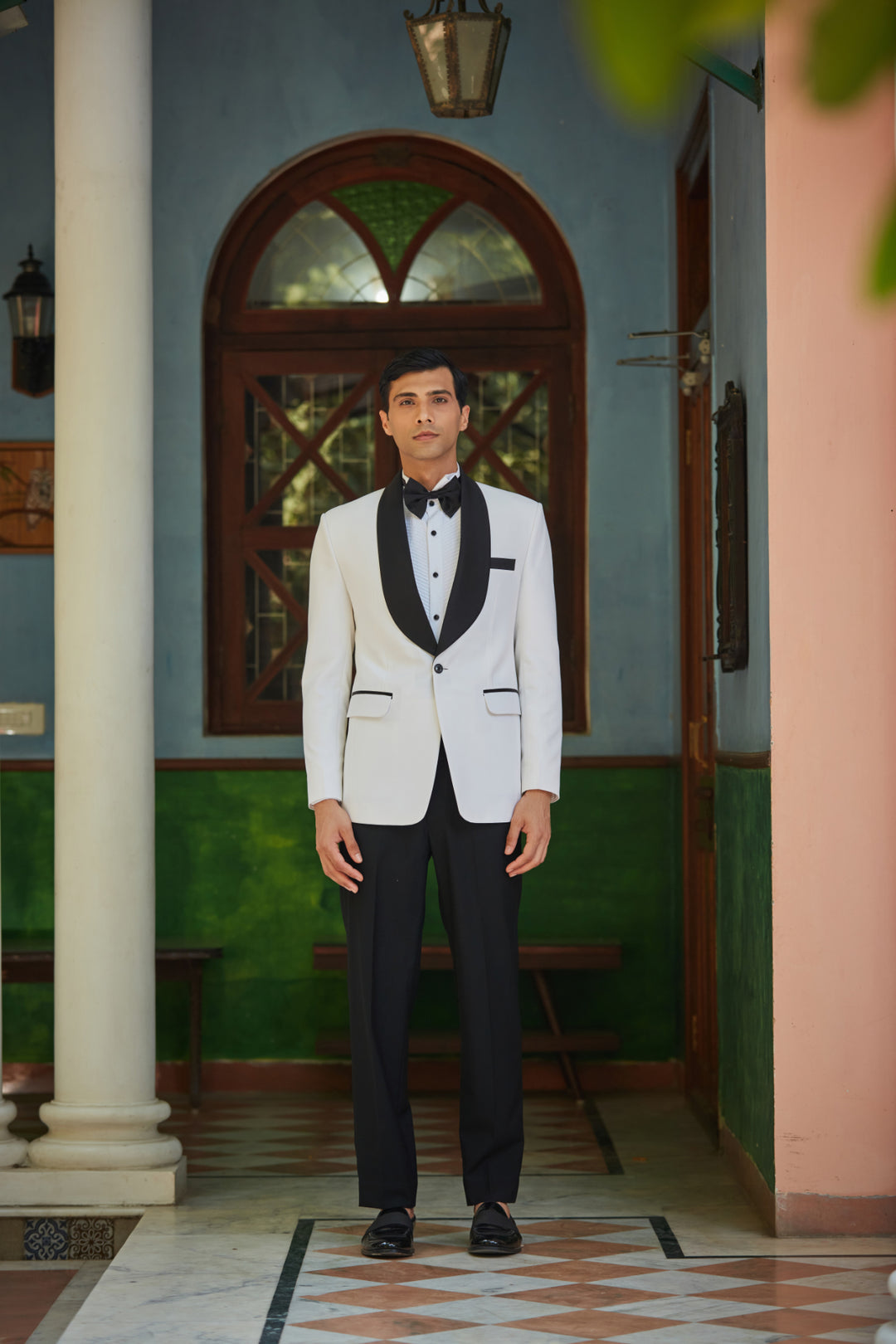 Robert Off-white Tuxedo Peak lapel