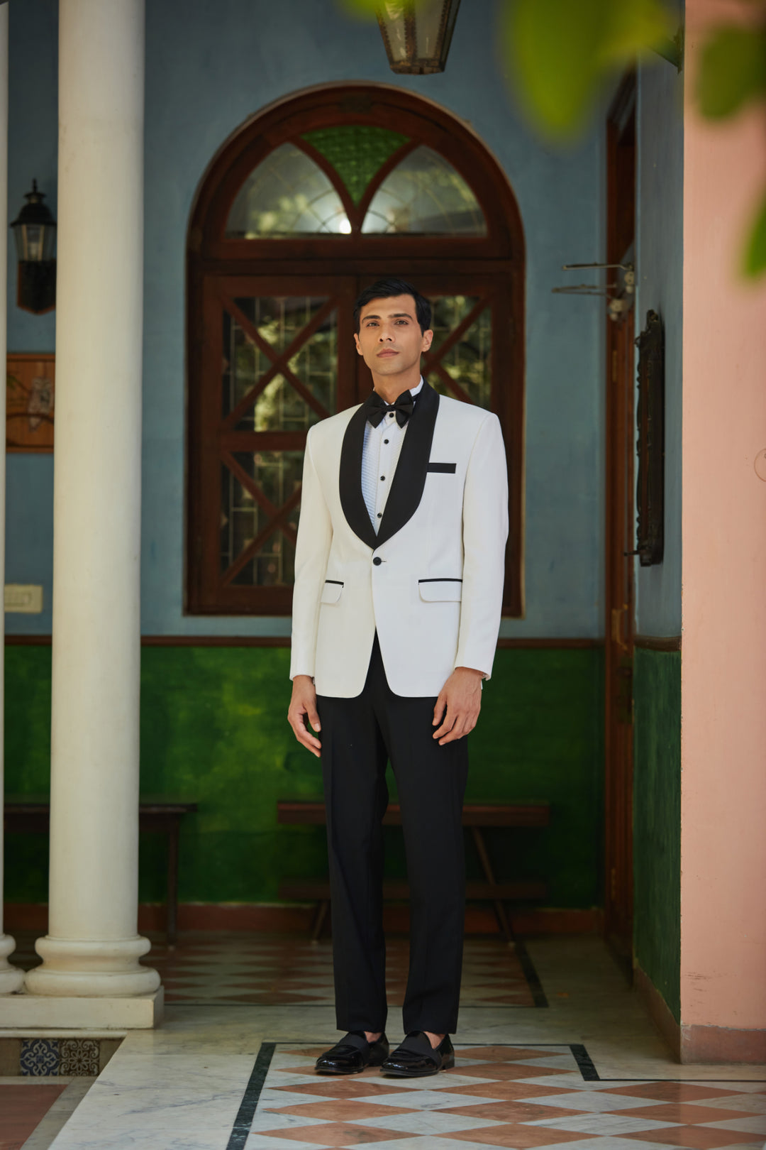 Robert Off-white Tuxedo Peak lapel