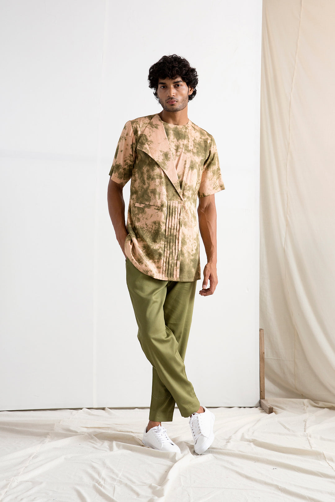 Vridescent - Tie and Dye Pleated Kurta with Pant Set